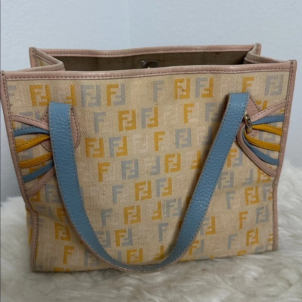 💯Authentic Fendi Tote Multi Color🍀